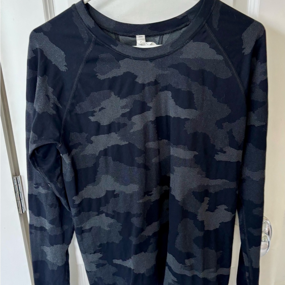 Athleta Black and Gray Camouflage Long Sleeve Top